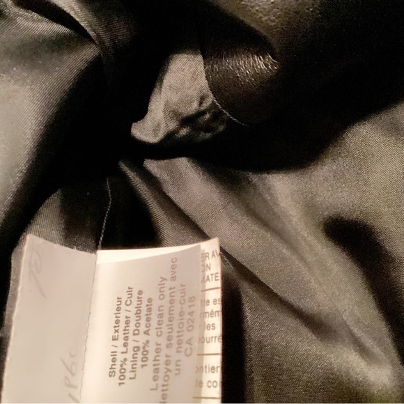 Holt Renfrew Sleek Black Cropped Pockets Leather Jacket with Timeless Appeal S - Picture 5 of 5